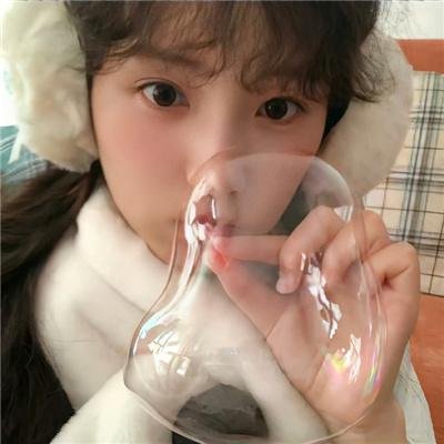 千岁大人你尾巴露出来啦